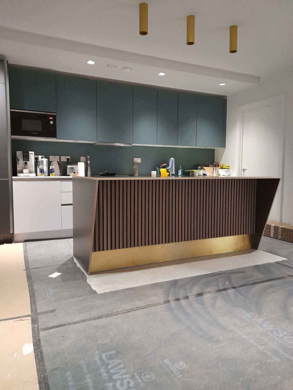 Bucatarie eleganta adptata Ikea